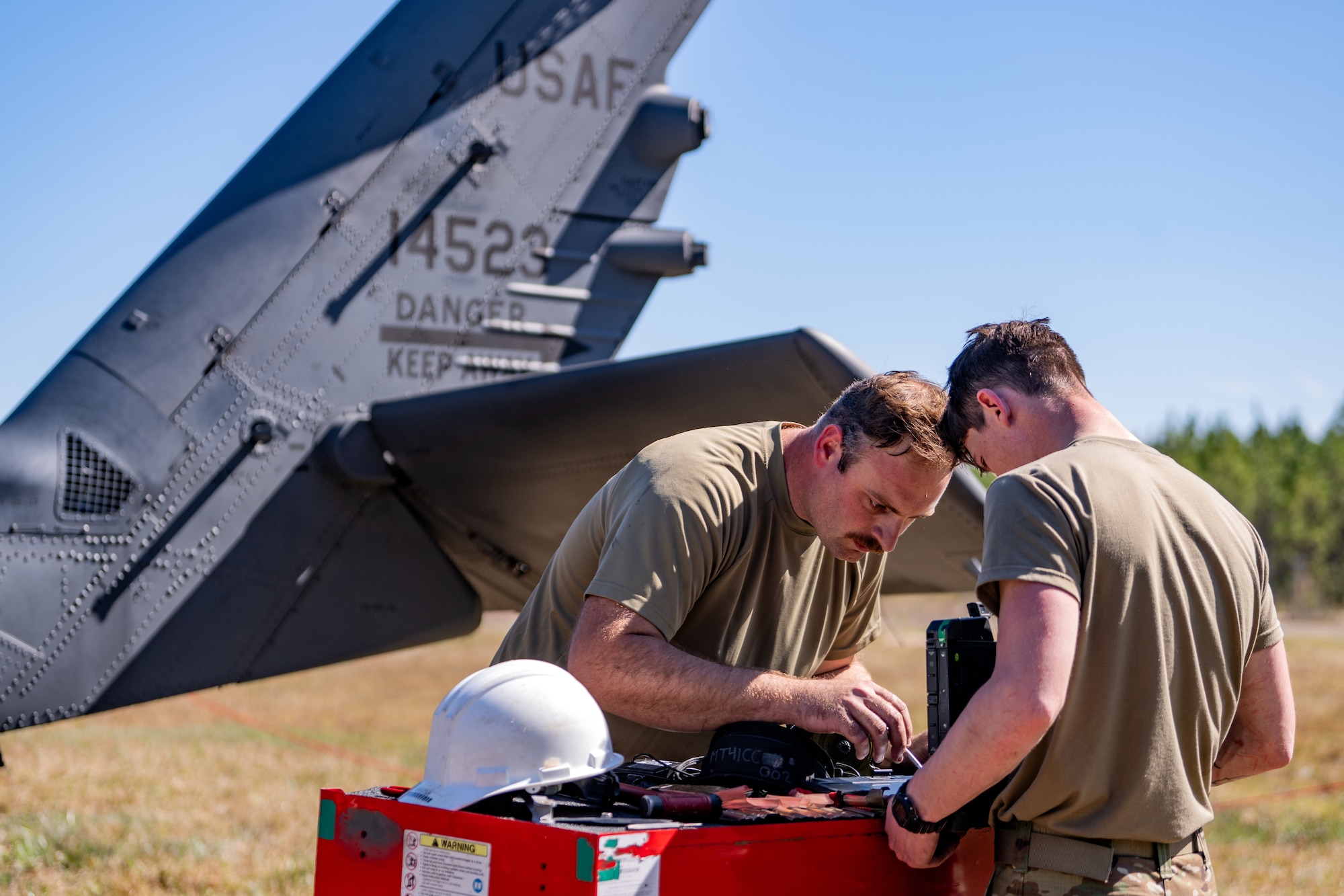 Airman are performing maintenance.