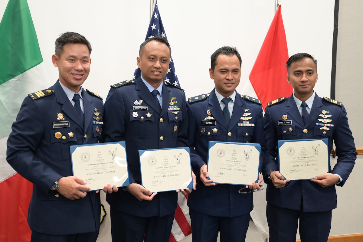 A photo of graduates posing.