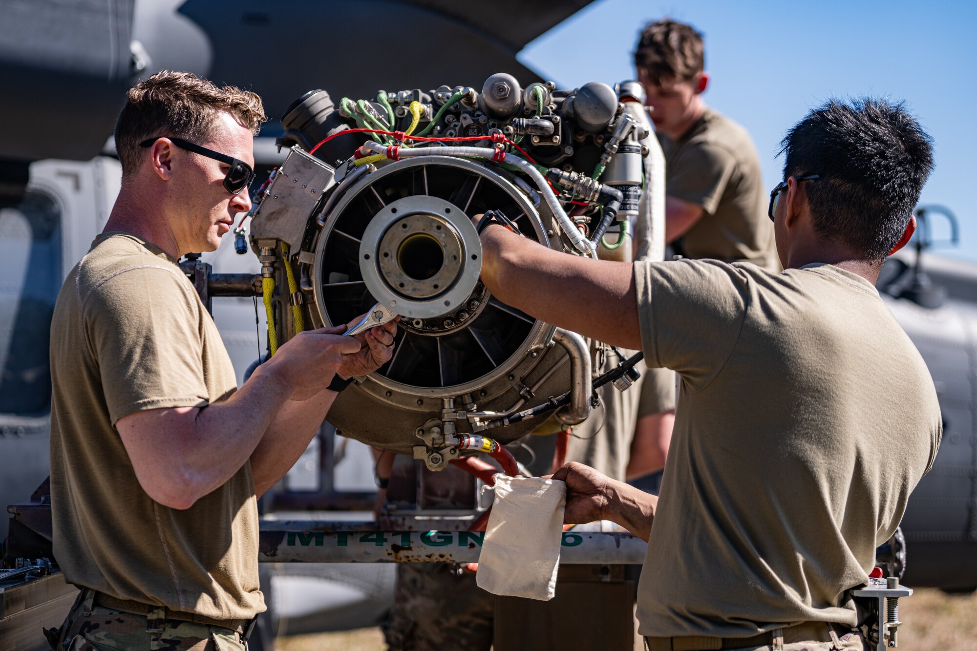 Airmen are fixing the engine.
