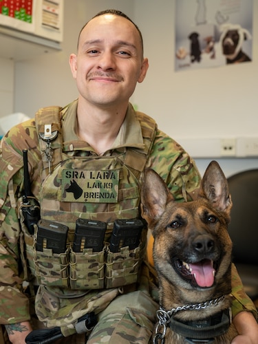 airmen and mwd pose for photo