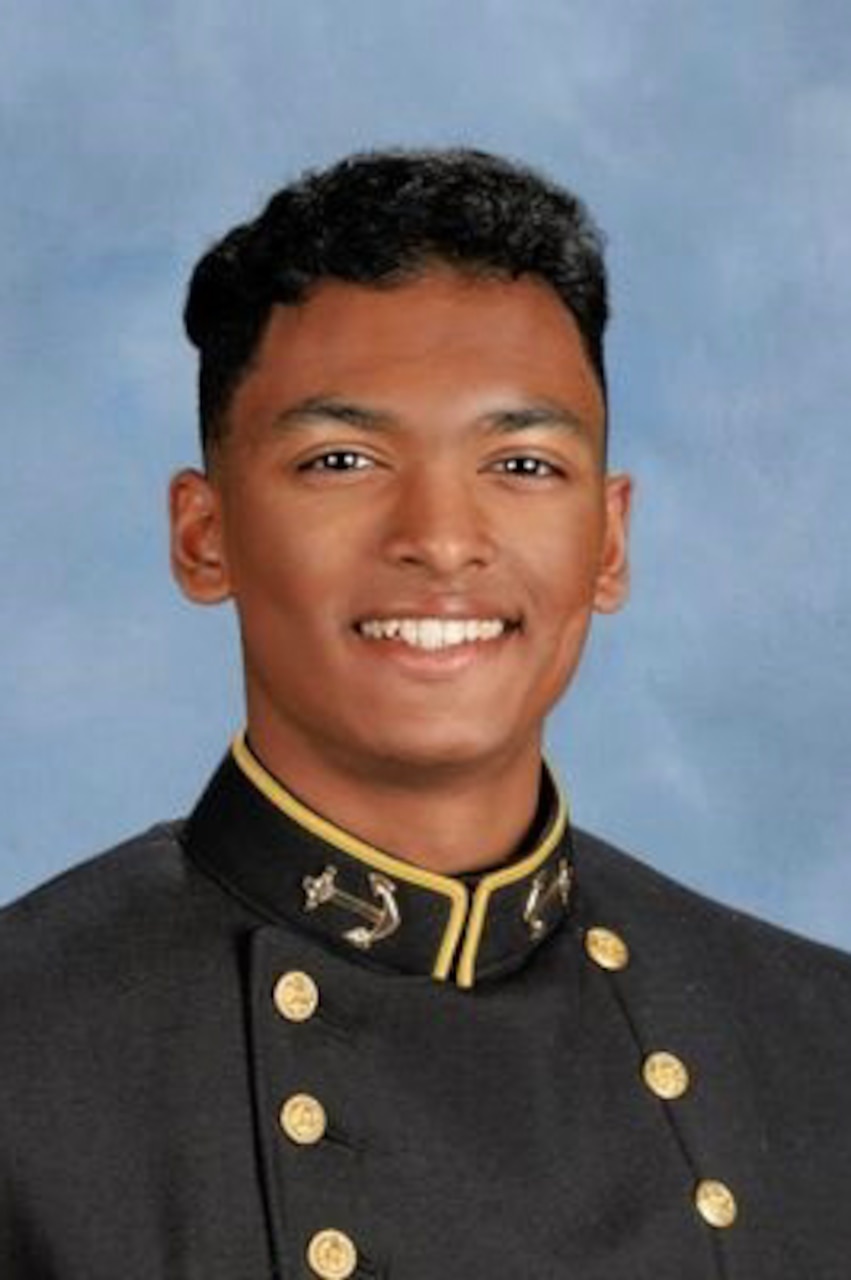 A man in a uniform in an official photo.