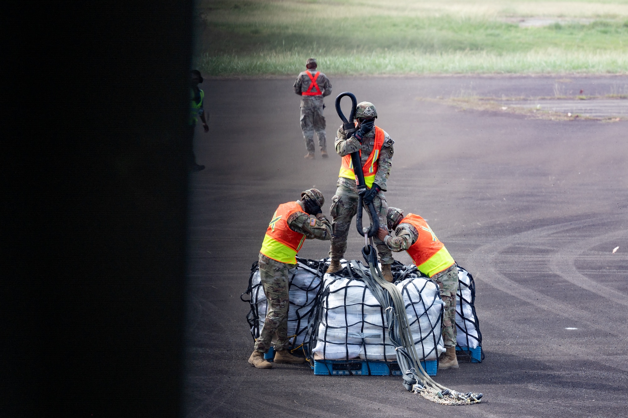 U.S. Army Joint Task Force-Bravo Headquarters Support Company Soldiers prepare food to be hoisted up by a HH-60 Blackhawk during PANAMAX-Alpha Phase 0 in Panama, March 28, 2025.