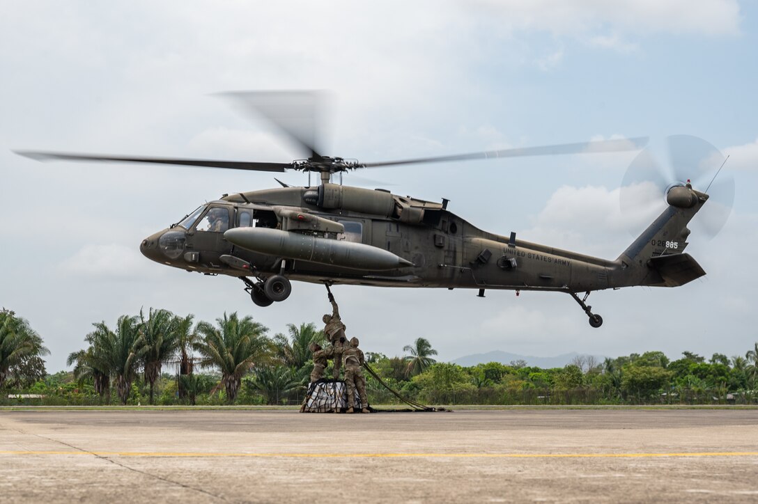 U.S. Army Joint Task Force-Bravo Headquarters Support Company Soldiers hook up cargo containing construction material to a HH-60 Blackhawk during PANAMAX-Alpha Phase 0 in Panama, March 29, 2025.