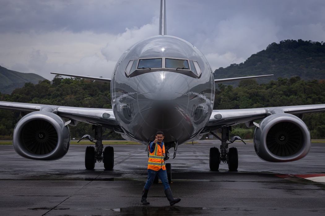 A U.S. Marine Corps C-40A aircraft with Marine Transport Squadron (VMR) 1, 4th Marine Aircraft Wing, is guided by a Panamanian civilian contractor at the Panamá Pacífico Airfield, Panama, April 5, 2025. 4th MAW transports personnel in support of an expanded security and community relationship efforts between the U.S. and Panama. (U.S. Marine Corps photo by Lance Cpl. Van Hoang)