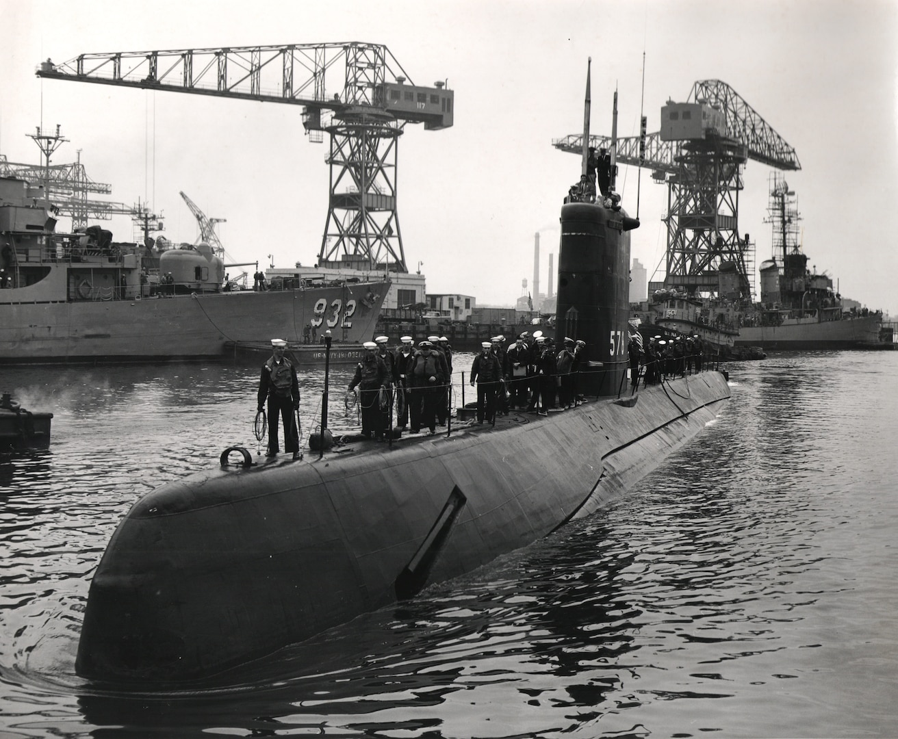 USS Skate (SSN 578) arrives at Norfolk Naval Shipyard on April 28, 1965.