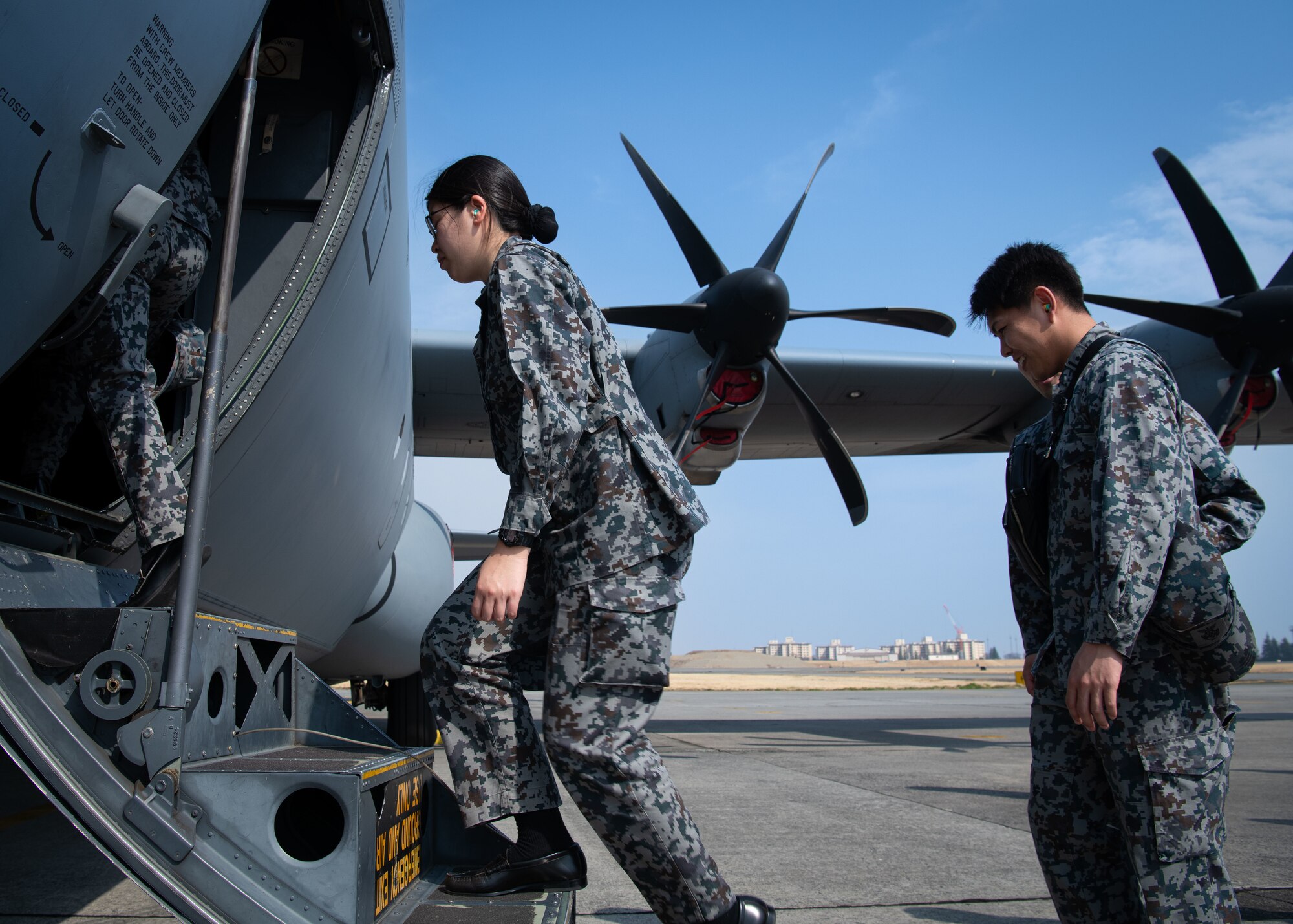 people board aircraft.