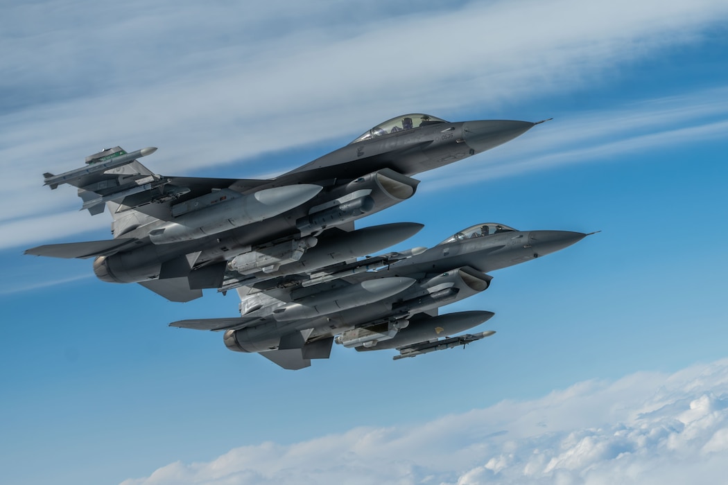 F-16 Fighting Falcons flying
