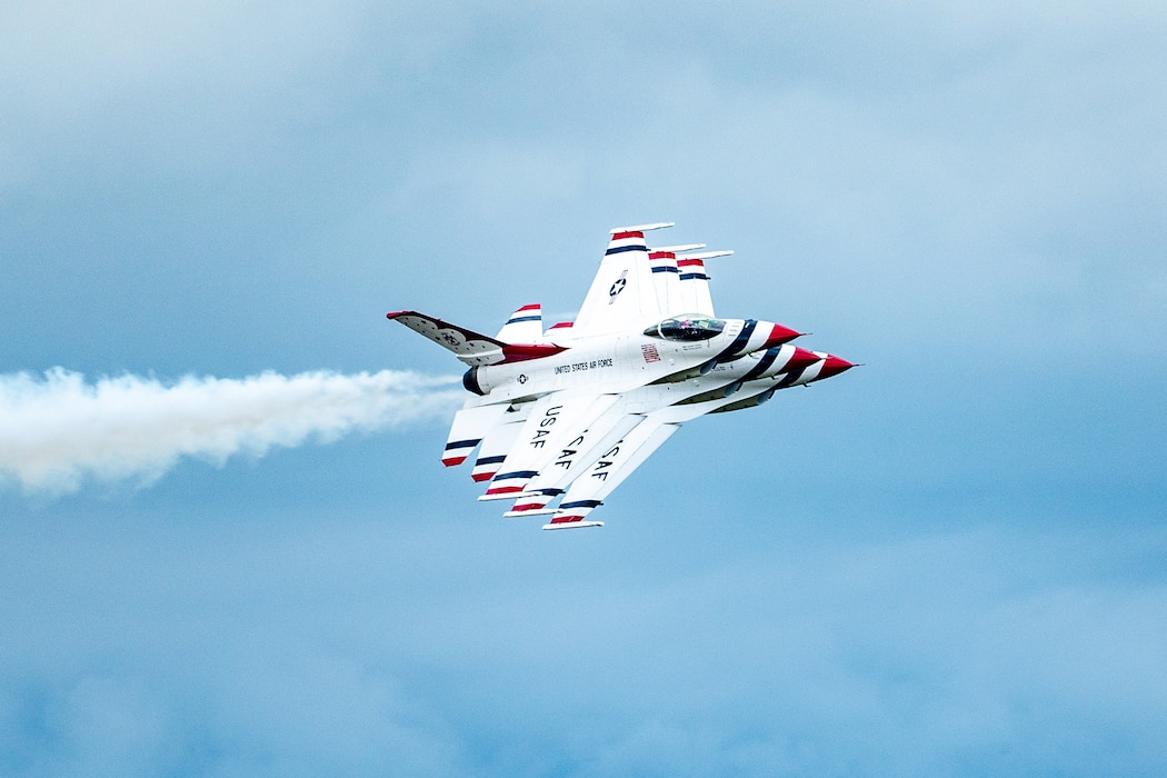 Thunderbirds flying