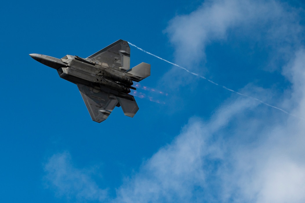 F-22 flying