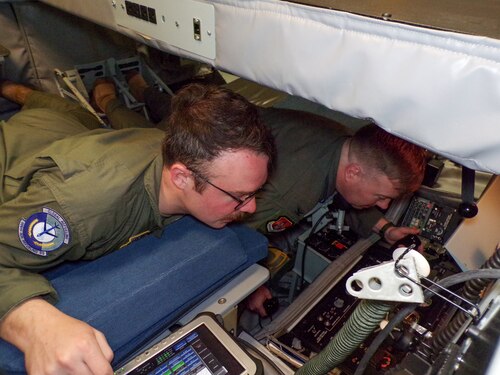 The two reviewed boom alignment techniques inside the simulator.