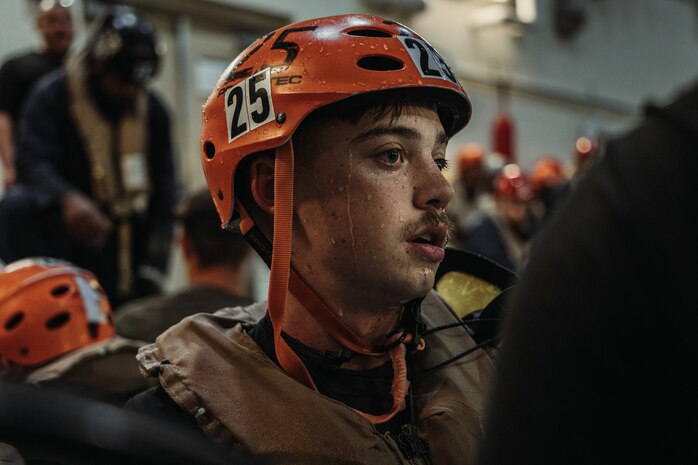 26th MEU Conducts Underwater Egress Training