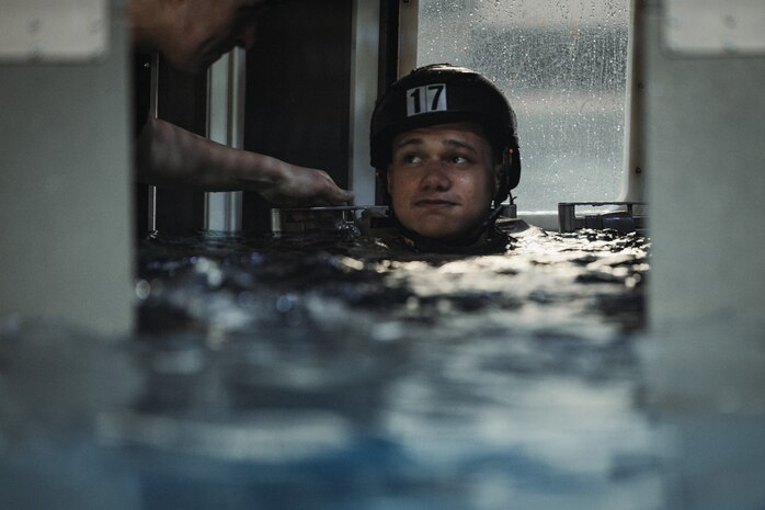 26th MEU Conducts Underwater Egress Training