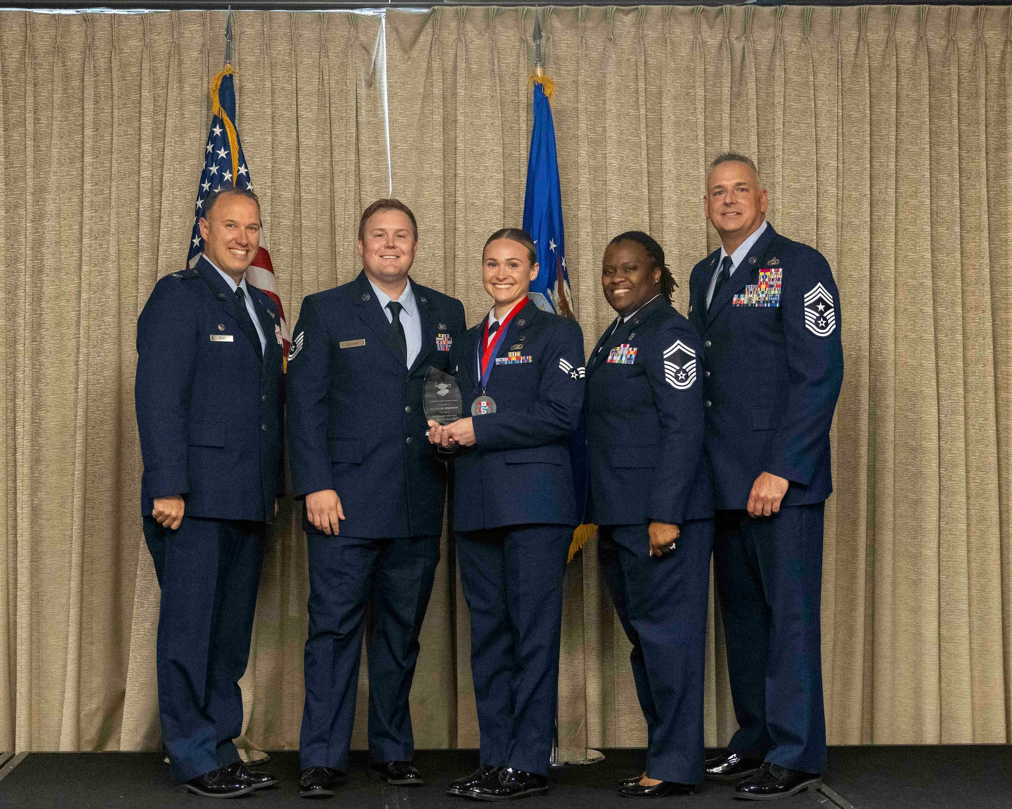 Airman receives award at ALS graduation