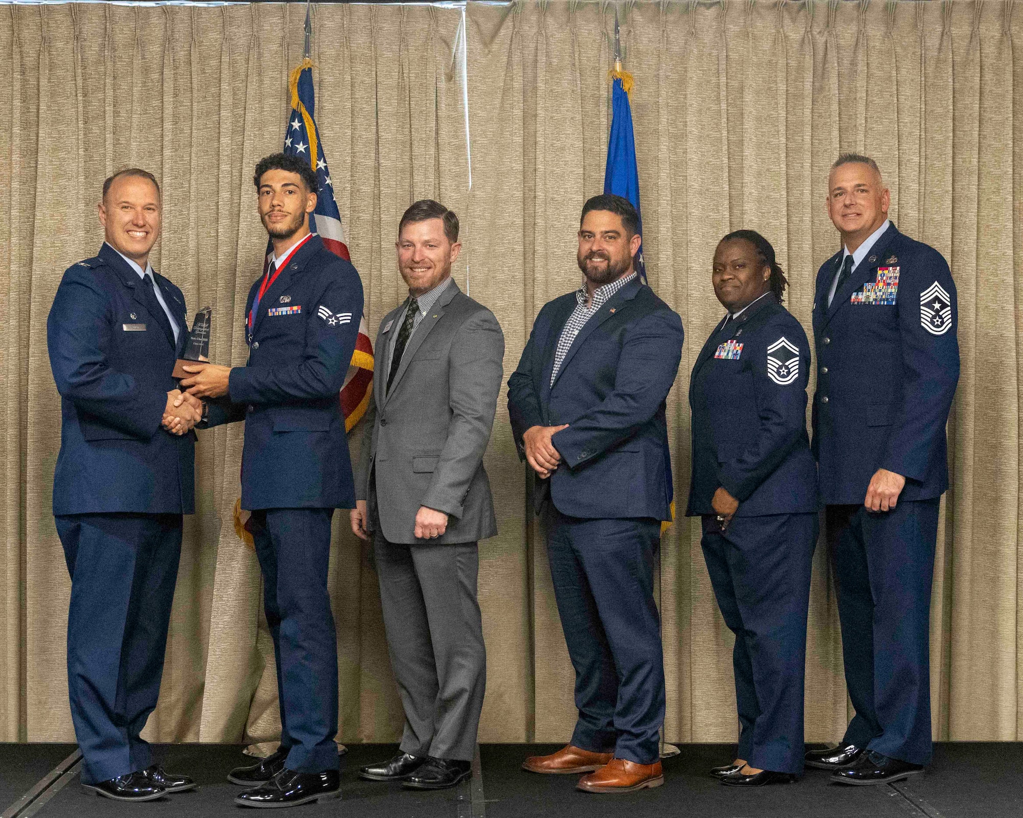 Airman receives award at ALS graduation