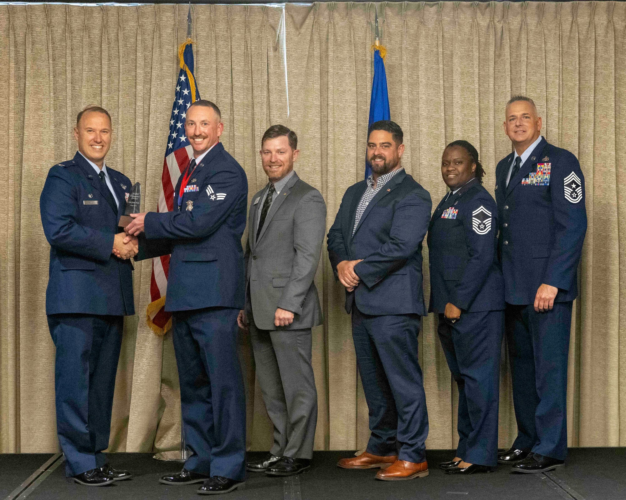 Airman receives award at ALS graduation