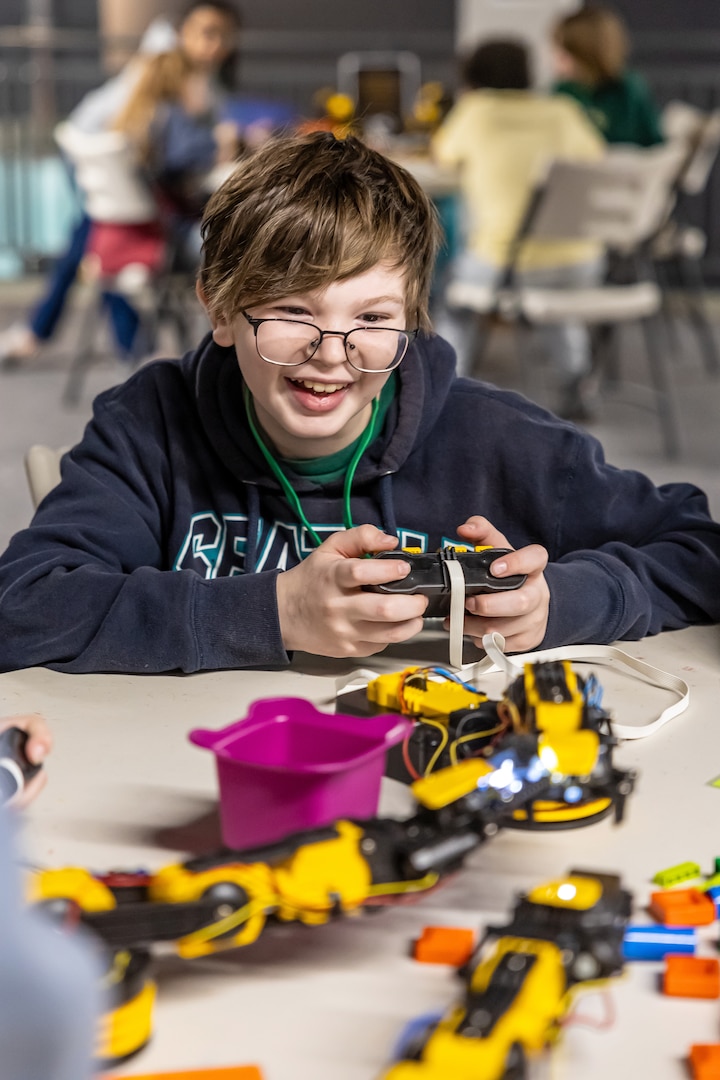 A student from Emerald Heights Elementary School operates an electric machine arm during April 19, 2025, during “Navy STEM Days” at the U.S. Naval Undersea Museum, in Keyport, Washington. (U.S. Navy photo by Jeb Fach)
