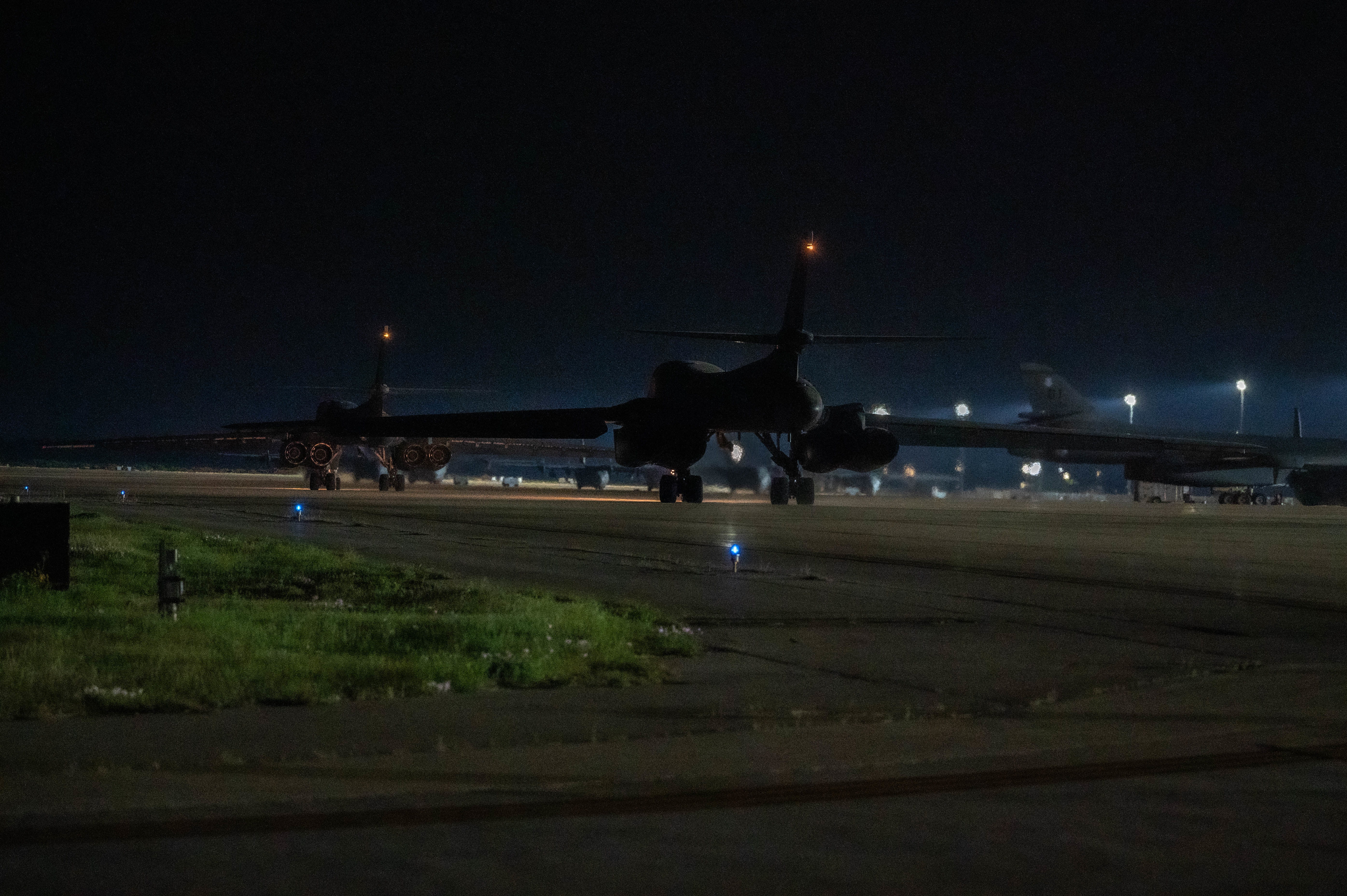その他 9th expeditionary bomb sq b1lancer Behind the Bomber: The team driving operational success