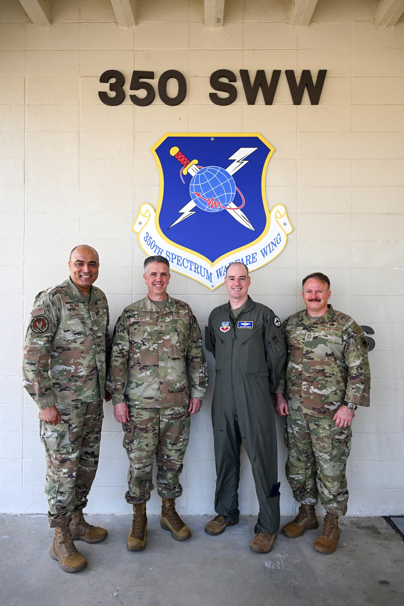 ACC/A6 visits the 350th Spectrum Warfare Wing