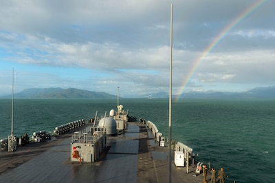 250416-N-TU814-1033
CAIRNS, Australia (April 16, 2025) – The U.S. 7th Fleet flagship USS Blue Ridge (LCC 19) transits the Coral Sea prior to a scheduled port visit to Cairns, Australia, April 16, 2025. The Blue Ridge and embarked U.S. 7th Fleet staff conduct regular Indo-Pacific patrols to deter aggression, strengthen alliances and partnerships, and advance future warfighting capabilities. (U.S. Navy photo by Mass Communication Specialist Seaman Damian Cook)