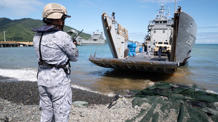 Philippine heavy landing craft BRP Waray