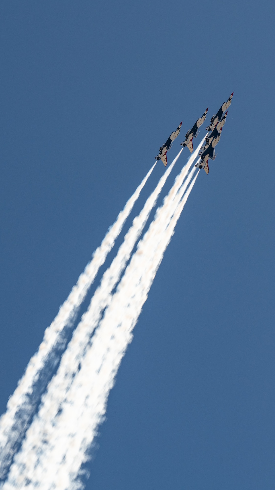 Dyess AFB hosts an airshow on the flightline