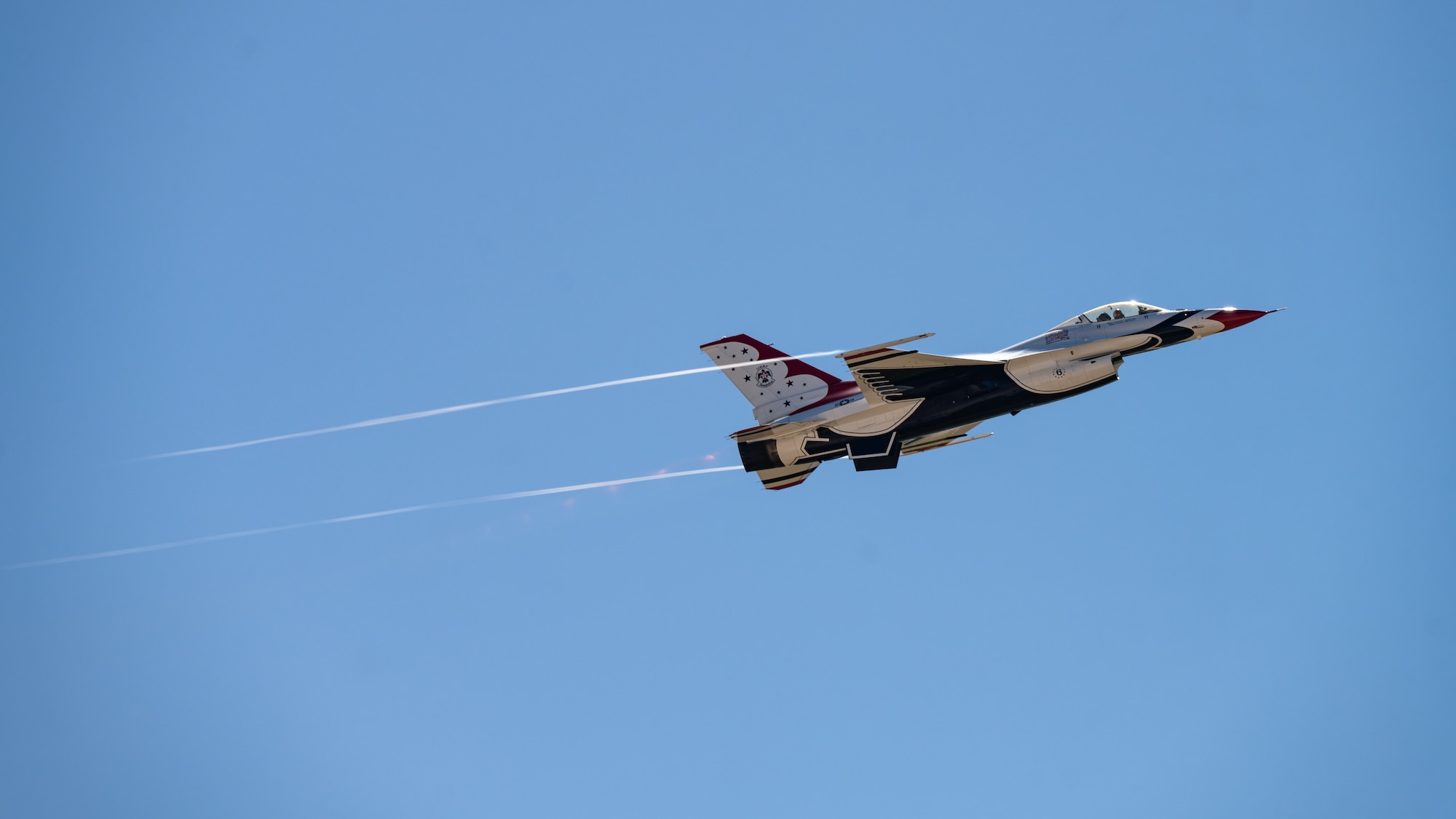 Dyess AFB hosts an airshow on the flightline