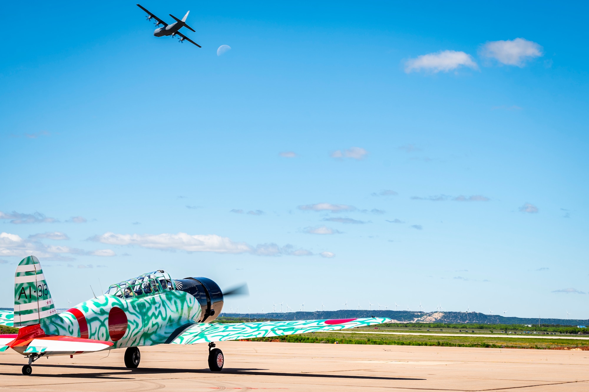 Dyess AFB hosts an airshow on the flightline