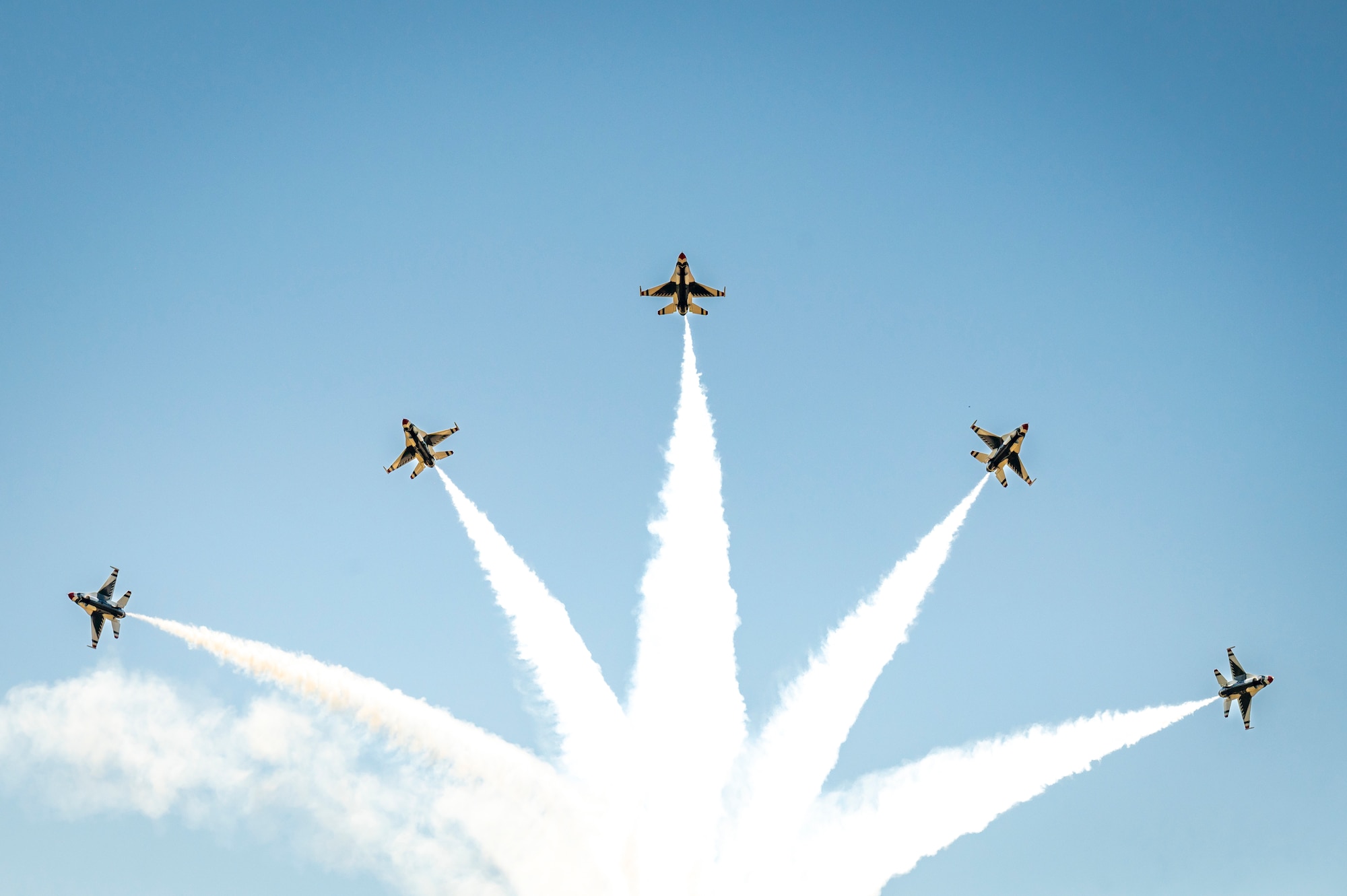Dyess AFB hosts an airshow on the flightline
