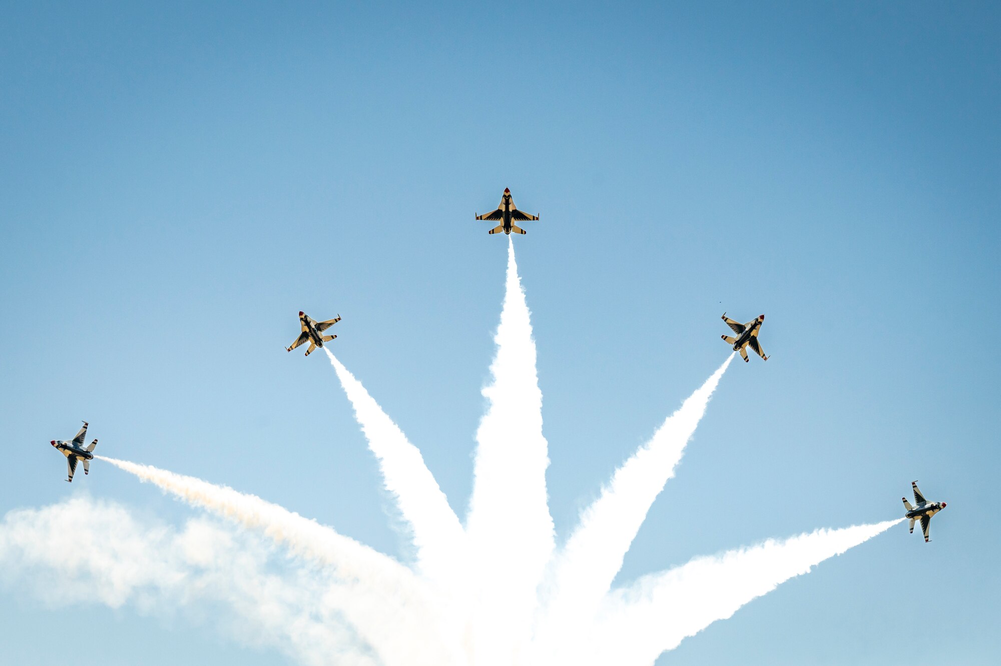 Dyess AFB hosts an airshow on the flightline