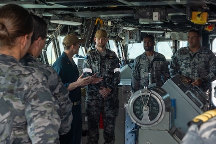 CAIRNS, Australia (April 16, 2025) – Lt. Cmdr. Hunter Van Hook leads Royal Australian Navy Indigenous Development Program cadets on a tour of the U.S. 7th Fleet flagship USS Blue Ridge (LCC 19) during a scheduled port visit in Cairns, Australia, April 16, 2025. The Blue Ridge and embarked U.S. 7th Fleet staff conduct regular Indo-Pacific patrols to deter aggression, strengthen alliances and partnerships, and advance future warfighting capabilities. (U.S. Navy photo by Mass Communication Specialist Seaman Damian Cook)