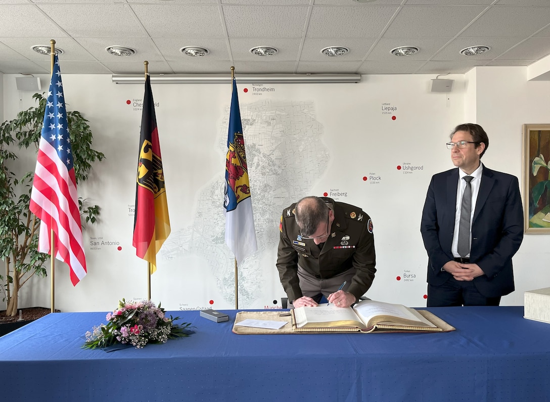 Garrison Wiesbaden participates in 80th anniversary of the liberation of Darmstadt