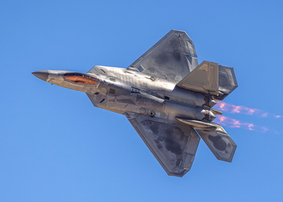 F-22 flying