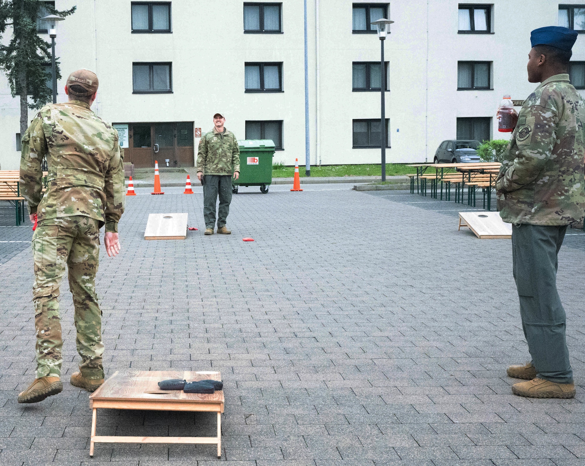 Airmen play cornhole