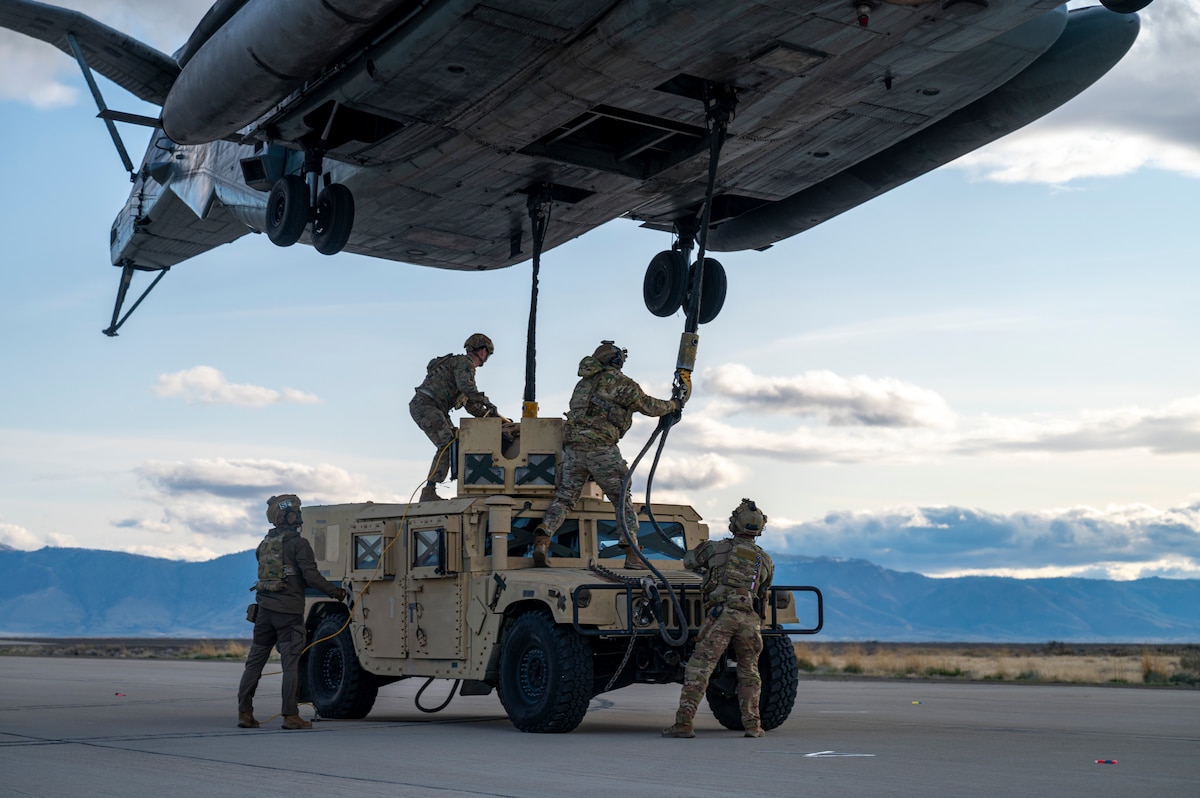Airman perform sling load