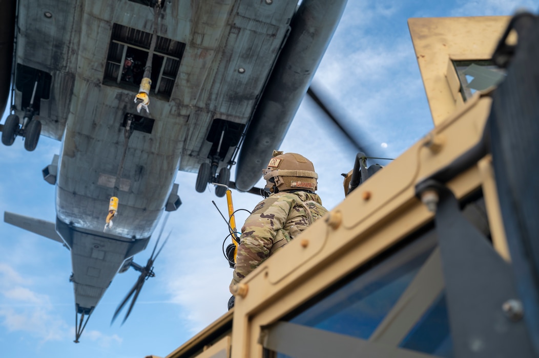 Airman performs sling load