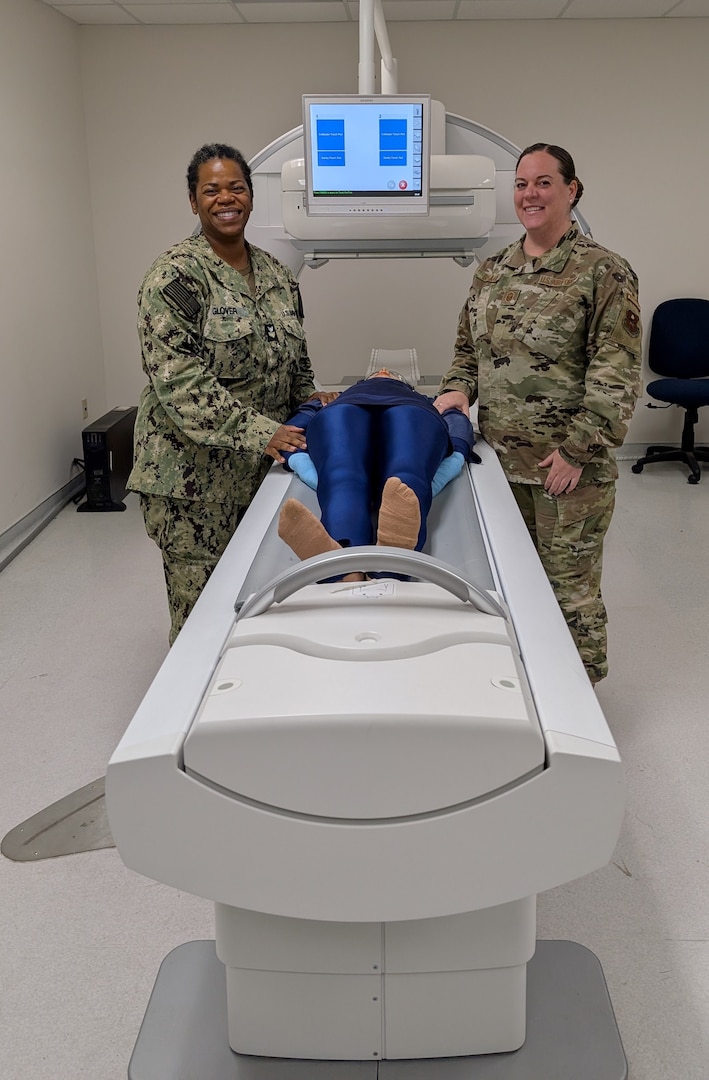 Nuclear Medicine 
Technologist Course 
Left to Right: Hospital Corpsman 1st Class Shallonda Glover, Master Sgt. Megan Schaab.