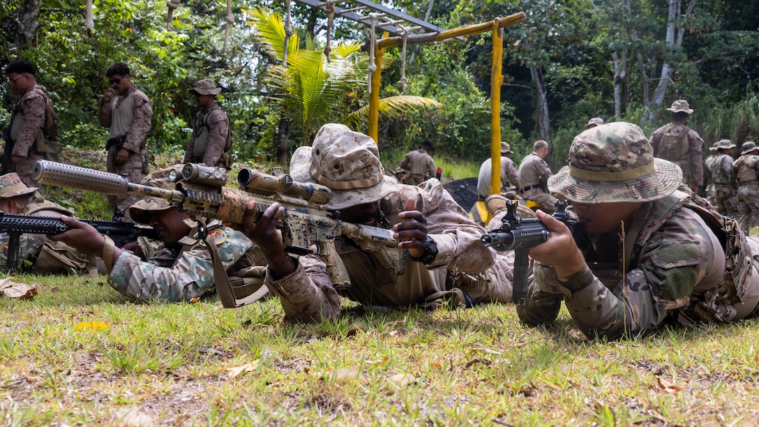U.S. Marine Corps Cpl. Marcus McGill, a Mansfield, Louisiana native and squad leader with 1st Battalion, 8th Marines, 6th Regiment, 2d Marine Division gives advice on how to maintain the prone firing position to Panamanian security forces in Horoko, Panama, April 19, 2025. U.S. Southern Command is focused on increasing partner nation capacity and interoperability in the region and reflects the United States’ enduring promise of friendship, partnership, and solidarity with the Panamanian people. (U.S. Marine Corps photo by Lance Cpl. Francis Hrosar)
