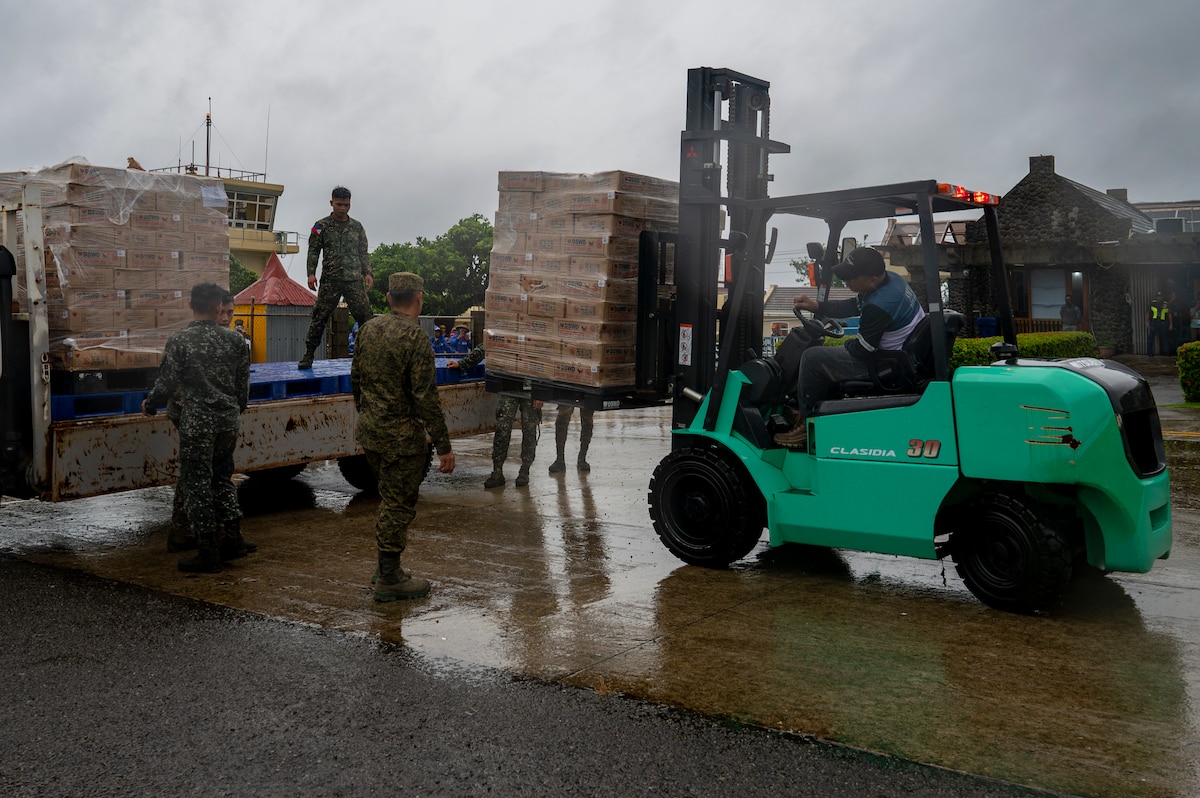 Philippine Marines secure Department of Social Welfare and Development family food packs delivered by CV-22 Ospreys.