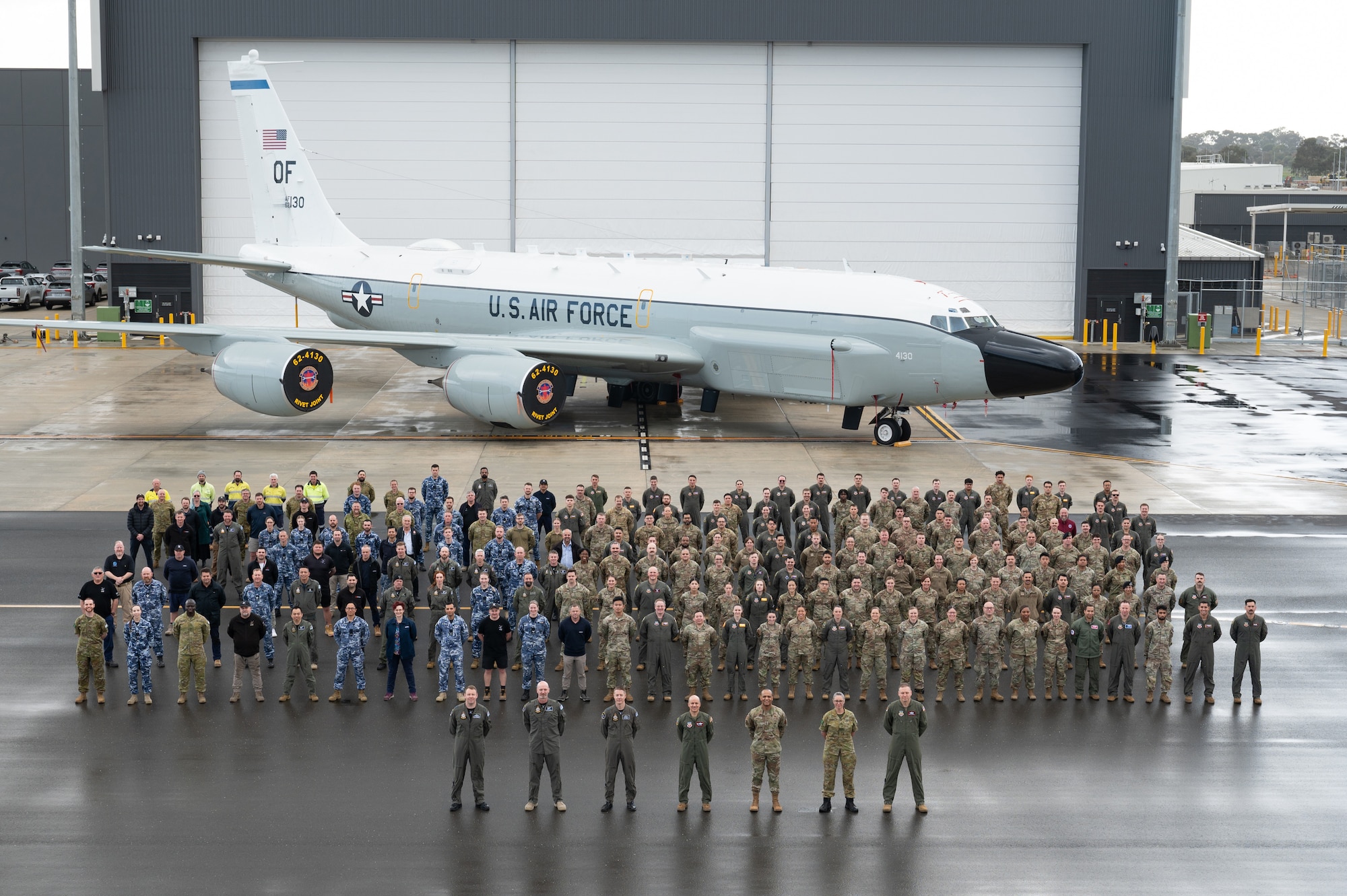 RAAF and USAF members pose for group photo