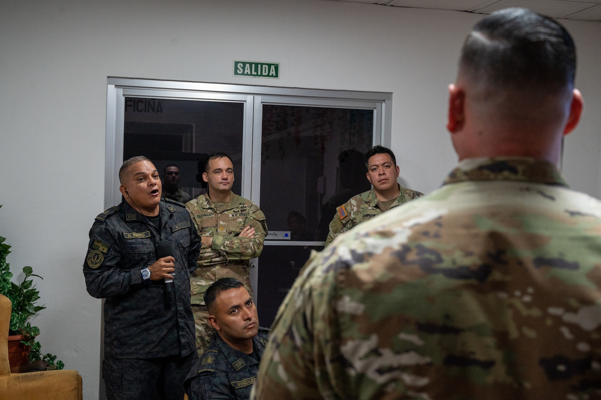 Members with the Missouri National Guard share expertise with the Panama Public Forces during a subject matter expert exchange.