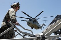 U.S. Marines with 2nd MAW execute external lifts and helocasting alongside U.S. Army Special Warfare Training Group (Airborne)