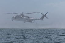 U.S. Marines with 2nd MAW execute external lifts and helocasting alongside U.S. Army Special Warfare Training Group (Airborne)