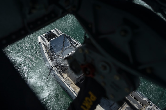U.S. Marines with 2nd MAW execute external lifts and helocasting alongside U.S. Army Special Warfare Training Group (Airborne)