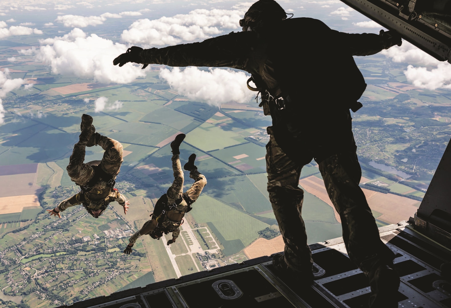 U.S. Air Force Special Tactics Operators assigned to 24th Special Operations Wing, U.S. Army Special Forces Operators, and Ukrainian special operations forces execute a bilateral military free fall from U.S. Air Force MC-130J Commando II assigned to 352nd Special Operations Wing near Vinnytsia, Ukraine.