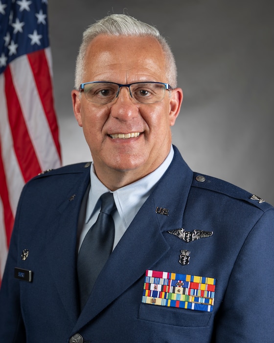 Official Photo of Col Yancy Short