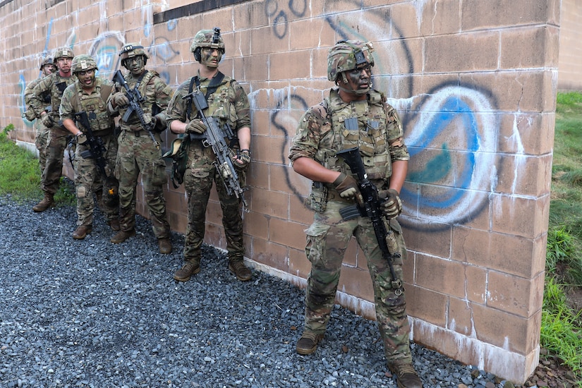 U.S. Soldiers with Charlie Company, 1st Battalion, 109th Infantry Regiment perform combat maneuvers during an exercise at Fort Indiantown Gap, Pennsylvania, July 30, 2025. The Soldiers trained in an intensive 96 hour force-on-force exercise to simulate combat against a capable adversary. (U.S. Army National Guard photo by Staff Sgt. Zachery Jockel)