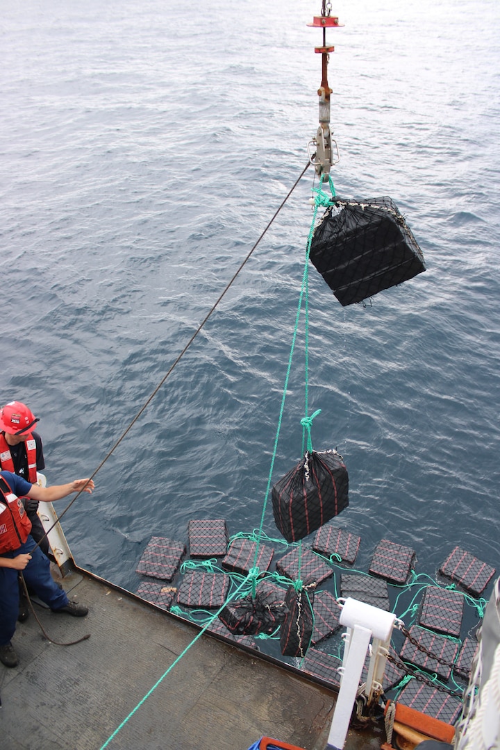 Crew members aboard the U.S. Coast Guard Escanaba (WMEC 907) hoisting bales of cocaine in the eastern Pacific. The drugs were offloaded at Port Everglades, Florida, August 5, 2025. (U.S. Coast Guard photo)