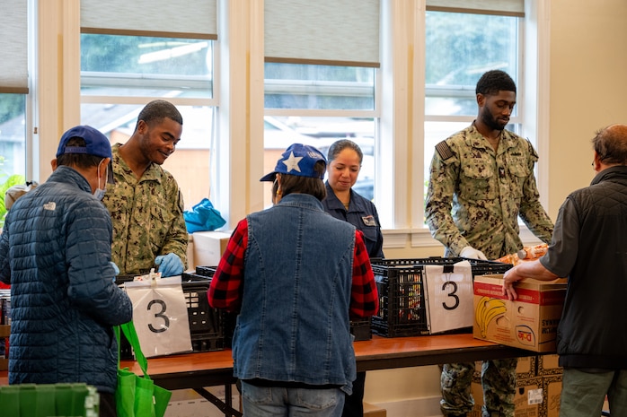 Sailors assigned to amphibious transport dock ship USS Somerset (LPD 25) serve guests during a food bank at Providence Regina House as part of Seattle Fleet Week, Aug. 2, 2025. Seattle Fleet Week is a time-honored celebration of the sea services and provides an opportunity for the citizens of Washington to meet Sailors, Marines and Coast Guardsmen, as well as witness firsthand the latest capabilities of today’s maritime services. (U.S. Navy photo by Mass Communication Specialist 2nd Class Evan Diaz)