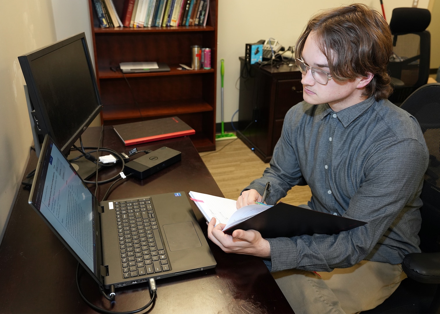 JOINT BASE SAN ANTONIO-FORT SAM HOUSTON – (July 31, 2025) – Mason Trammell, of Rockwall, Texas, a senior attending Boston University, analyzes data in the Directed Energy Health Effects Office at the Tri-Service Research Laboratory.  Trammell is currently assigned as an intern with Naval Medical Research Unit (NAMRU) San Antonio through the Office of Naval Research’s Naval Research Enterprise Internship Program (NREIP). NREIP places college and university students in the Department of the Navy laboratories where they take part in real Naval research for ten weeks during the summer. NREIP gives academically talented college students, graduating seniors, and graduate students pursuing STEM careers the opportunity to learn about Naval research and technology while receiving first-class mentoring by top scientists and engineers. Navy Medicine Research & Development (NMR&D) makes use of multiple channels to recruit and retain critical U.S. Navy medical support personnel. The research commands reach out to the next generation of scientists through conferences, STEM events, internships and career days, and support recruiting efforts early in undergraduate and graduate programs. NAMRU San Antonio, part of NMR&D, conducts gap-driven combat casualty care, craniofacial, and directed energy research in support of Navy, Marine Corps and joint U.S. warfighter health readiness and lethality while engaged in routine and expeditionary operations. (U.S. Navy photo by Burrell Parmer, NAMRU San Antonio Public Affairs/Released)