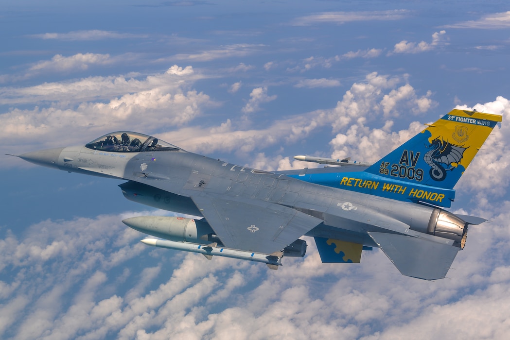 F-16 flying